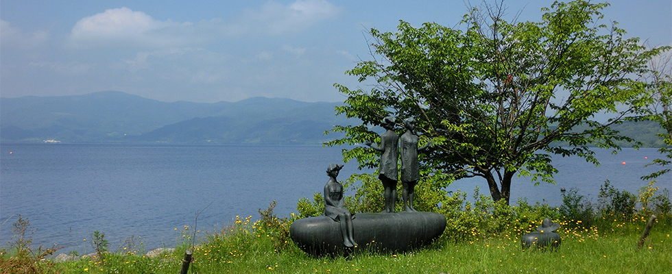 洞爺湖畔の彫刻_峯田敏郎_記念撮影～五月のかたち～