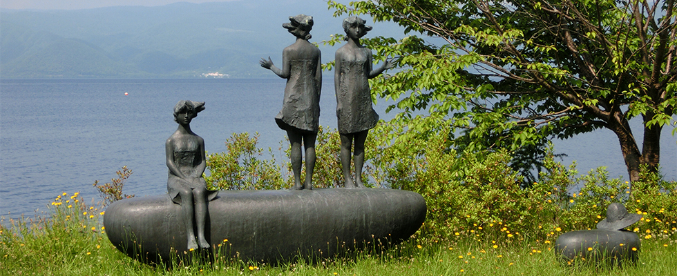 洞爺湖畔の彫刻_峯田敏郎_記念撮影～五月のかたち～