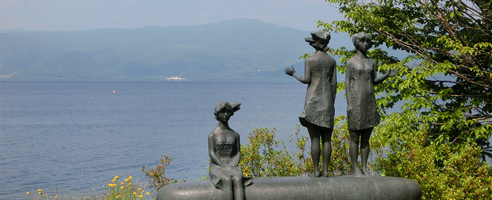 洞爺湖畔の彫刻_峯田敏郎_記念撮影～五月のかたち～