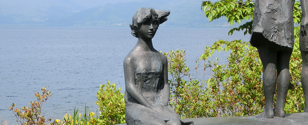 洞爺湖畔の彫刻_峯田敏郎_記念撮影～五月のかたち～