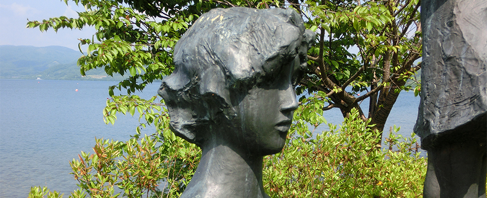 洞爺湖畔の彫刻_峯田敏郎_記念撮影～五月のかたち～