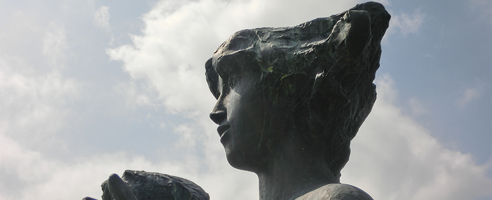 洞爺湖畔の彫刻_峯田敏郎_記念撮影～五月のかたち～