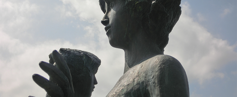 洞爺湖畔の彫刻_峯田敏郎_記念撮影～五月のかたち～