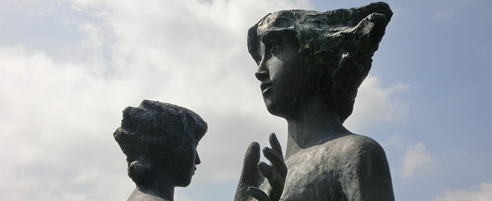 洞爺湖畔の彫刻_峯田敏郎_記念撮影～五月のかたち～