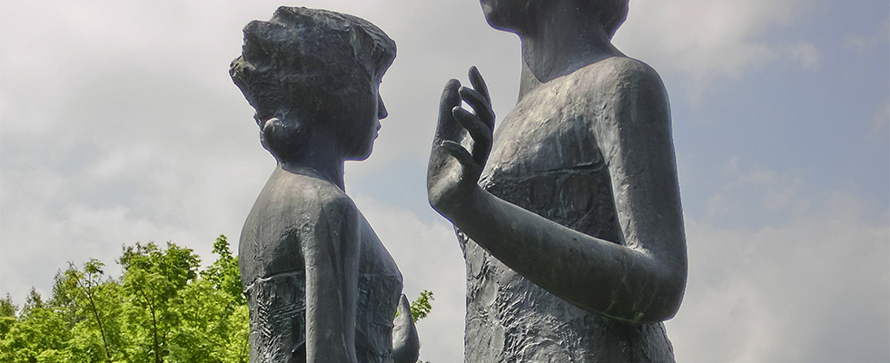 洞爺湖畔の彫刻_峯田敏郎_記念撮影～五月のかたち～