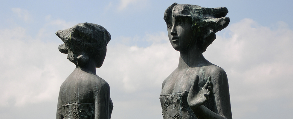 洞爺湖畔の彫刻_峯田敏郎_記念撮影～五月のかたち～