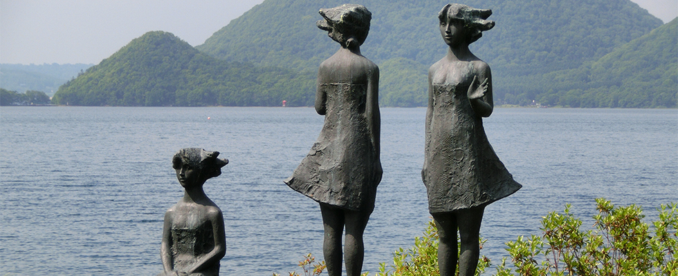 洞爺湖畔の彫刻_峯田敏郎_記念撮影～五月のかたち～