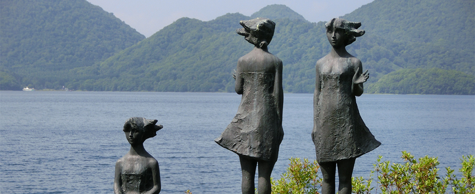 洞爺湖畔の彫刻_峯田敏郎_記念撮影～五月のかたち～