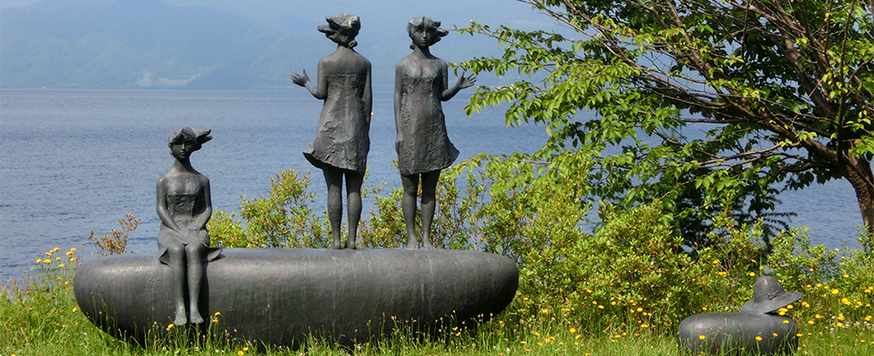 洞爺湖畔の彫刻_峯田敏郎_記念撮影～五月のかたち～