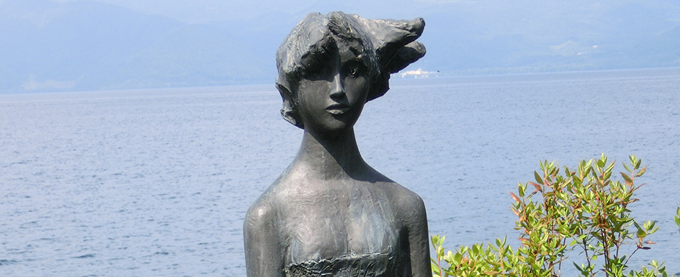 洞爺湖畔の彫刻_峯田敏郎_記念撮影～五月のかたち～