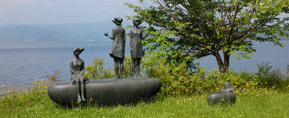 洞爺湖畔の彫刻_峯田敏郎_記念撮影～五月のかたち～