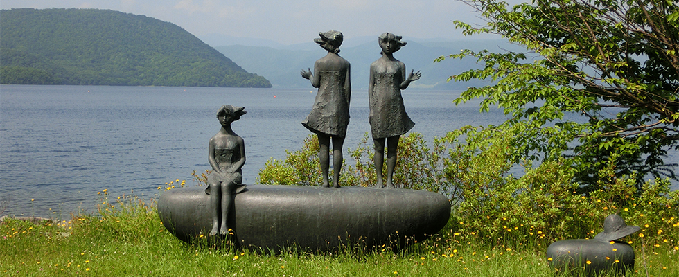 洞爺湖畔の彫刻_峯田敏郎_記念撮影～五月のかたち～
