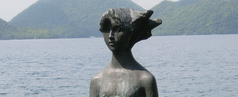 洞爺湖畔の彫刻_峯田敏郎_記念撮影～五月のかたち～