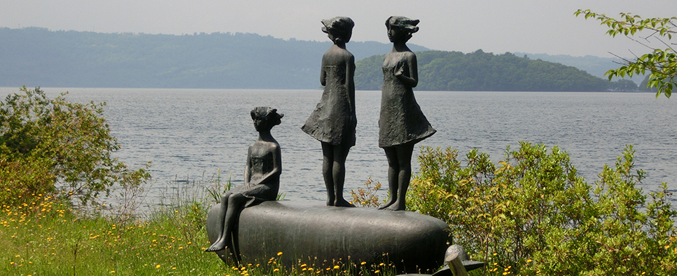 洞爺湖畔の彫刻_峯田敏郎_記念撮影～五月のかたち～