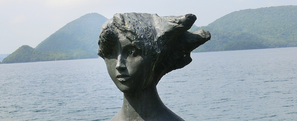 洞爺湖畔の彫刻_峯田敏郎_記念撮影～五月のかたち～