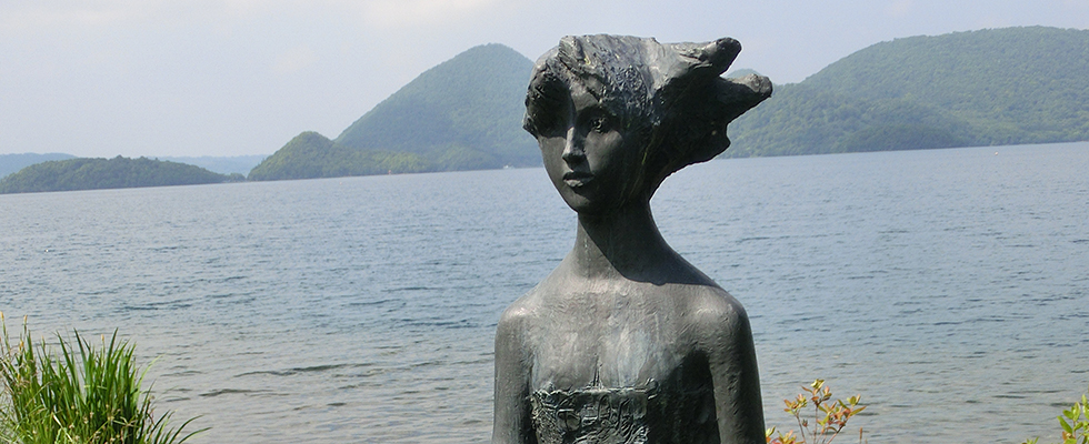 洞爺湖畔の彫刻_峯田敏郎_記念撮影～五月のかたち～