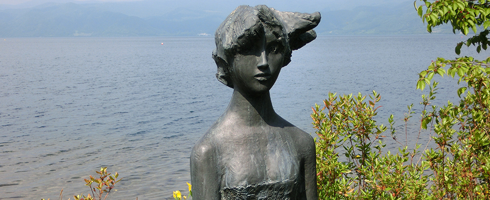 洞爺湖畔の彫刻_峯田敏郎_記念撮影～五月のかたち～