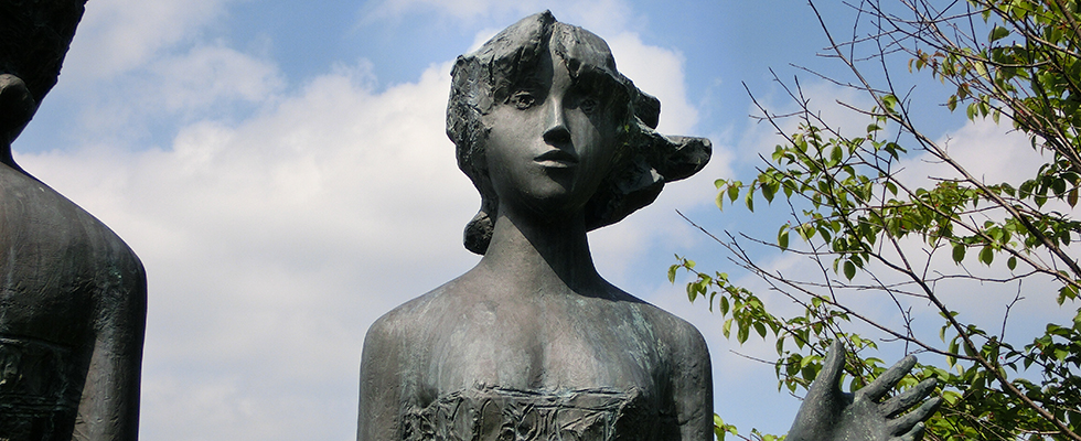 洞爺湖畔の彫刻_峯田敏郎_記念撮影～五月のかたち～