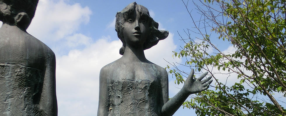 洞爺湖畔の彫刻_峯田敏郎_記念撮影～五月のかたち～