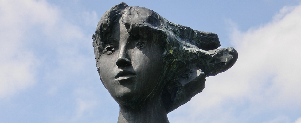 洞爺湖畔の彫刻_峯田敏郎_記念撮影～五月のかたち～