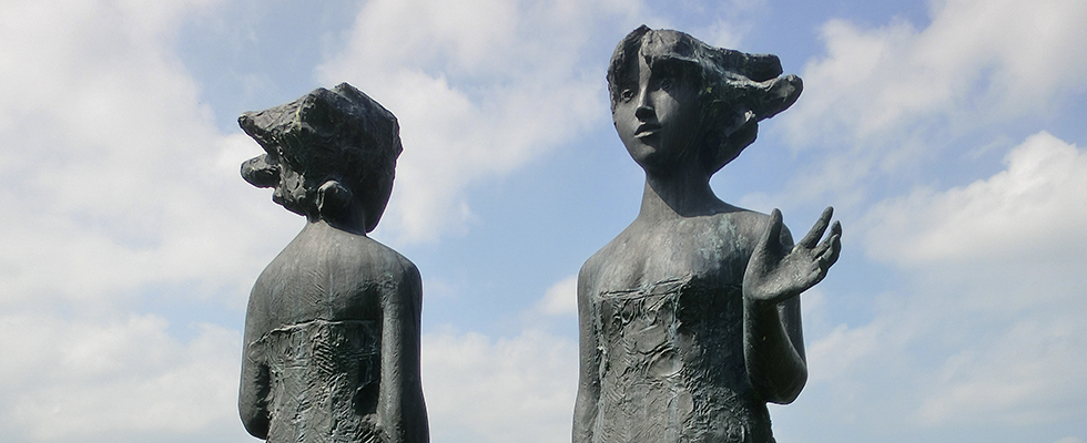 洞爺湖畔の彫刻_峯田敏郎_記念撮影～五月のかたち～