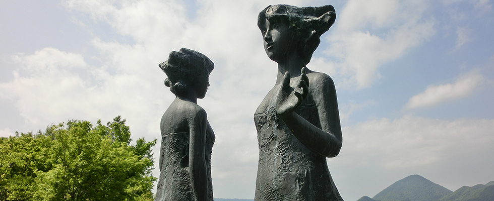 洞爺湖畔の彫刻_峯田敏郎_記念撮影～五月のかたち～