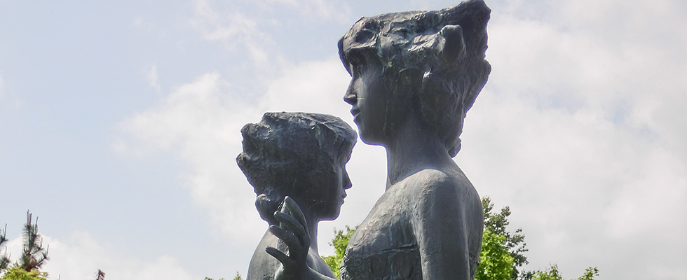 洞爺湖畔の彫刻_峯田敏郎_記念撮影～五月のかたち～