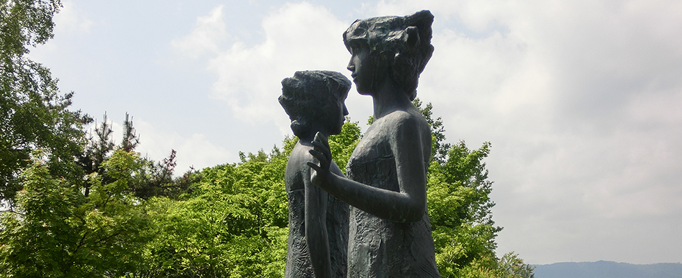 洞爺湖畔の彫刻_峯田敏郎_記念撮影～五月のかたち～