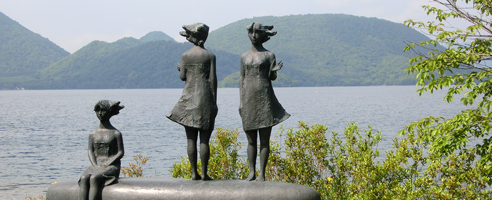 洞爺湖畔の彫刻_峯田敏郎_記念撮影～五月のかたち～