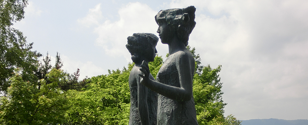 洞爺湖畔の彫刻_峯田敏郎_記念撮影～五月のかたち～