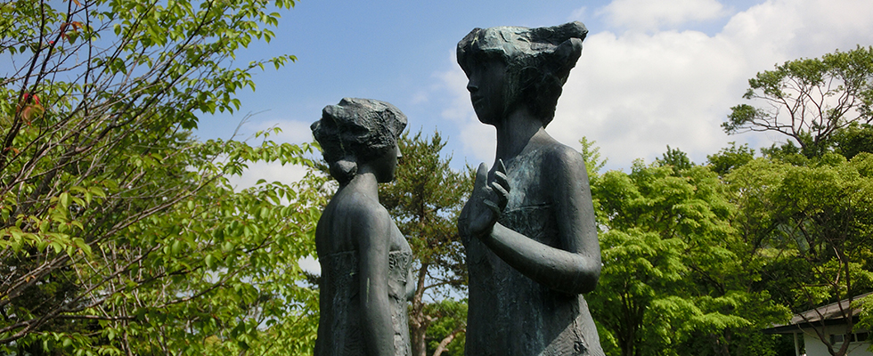 洞爺湖畔の彫刻_峯田敏郎_記念撮影～五月のかたち～