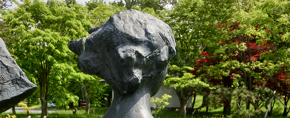 洞爺湖畔の彫刻_峯田敏郎_記念撮影～五月のかたち～