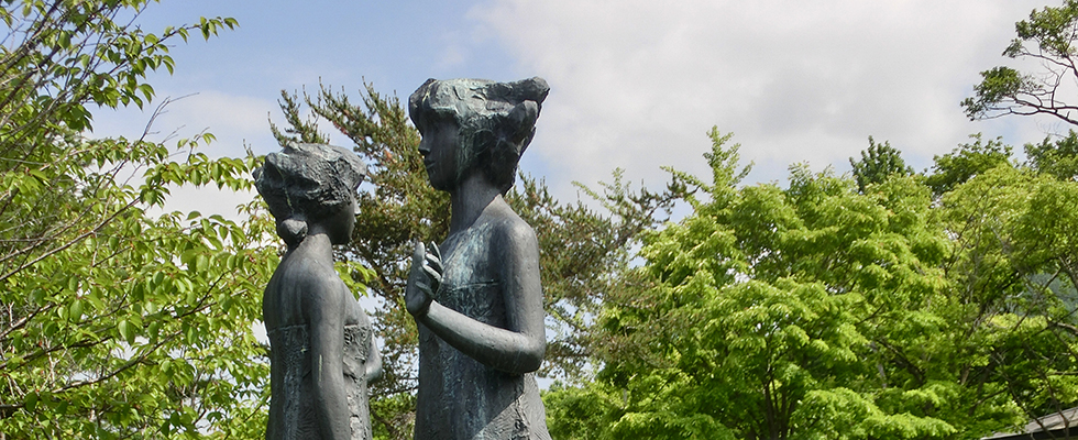 洞爺湖畔の彫刻_峯田敏郎_記念撮影～五月のかたち～