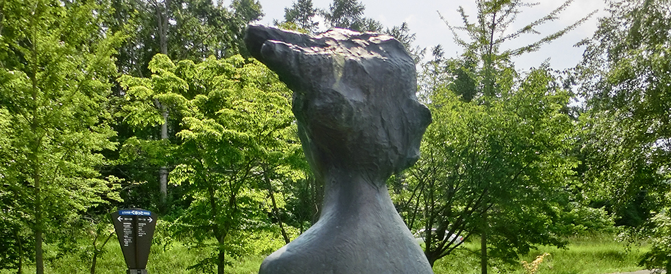 洞爺湖畔の彫刻_峯田敏郎_記念撮影～五月のかたち～