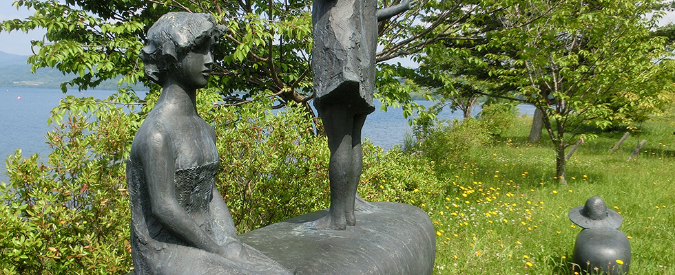洞爺湖畔の彫刻_峯田敏郎_記念撮影～五月のかたち～