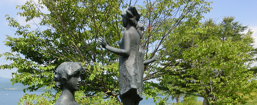 洞爺湖畔の彫刻_峯田敏郎_記念撮影～五月のかたち～