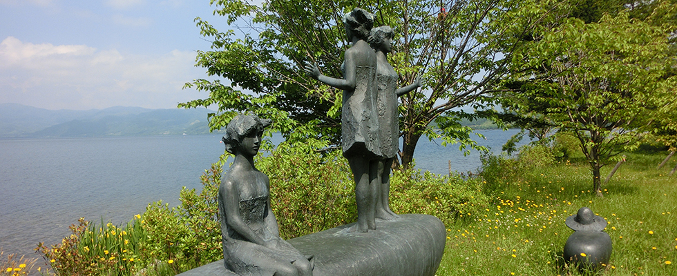 洞爺湖畔の彫刻_峯田敏郎_記念撮影～五月のかたち～