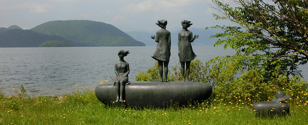 洞爺湖畔の彫刻_峯田敏郎_記念撮影～五月のかたち～