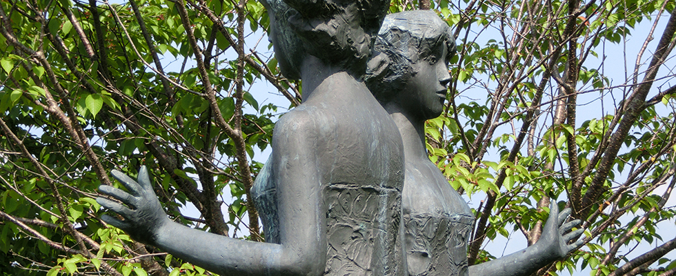 洞爺湖畔の彫刻_峯田敏郎_記念撮影～五月のかたち～