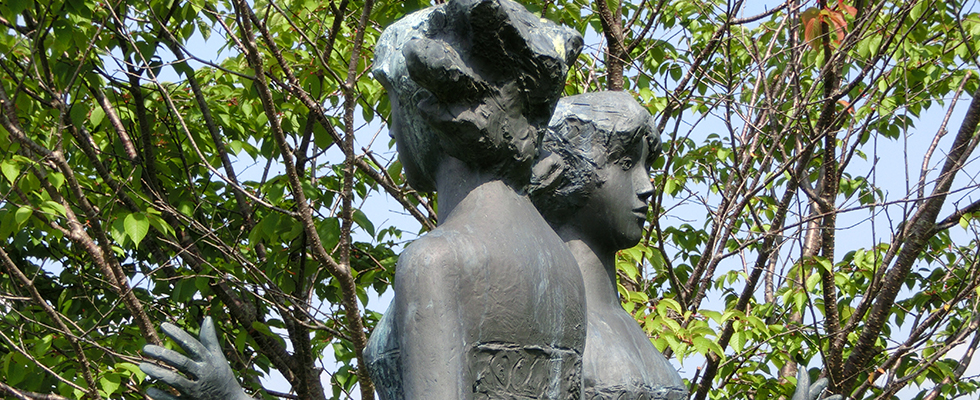 洞爺湖畔の彫刻_峯田敏郎_記念撮影～五月のかたち～