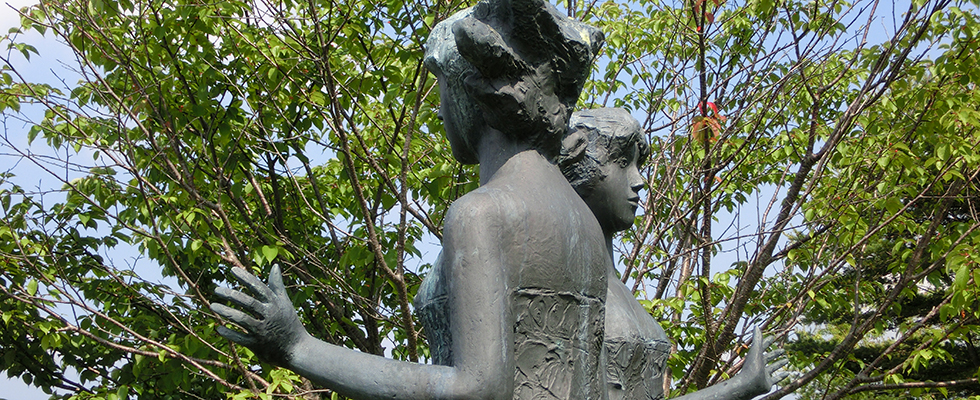 洞爺湖畔の彫刻_峯田敏郎_記念撮影～五月のかたち～