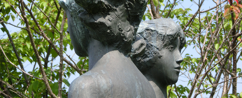 洞爺湖畔の彫刻_峯田敏郎_記念撮影～五月のかたち～