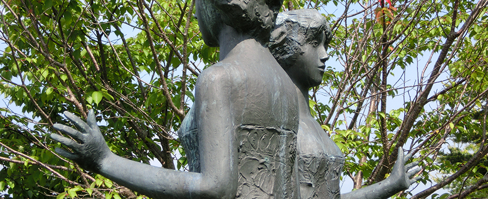 洞爺湖畔の彫刻_峯田敏郎_記念撮影～五月のかたち～