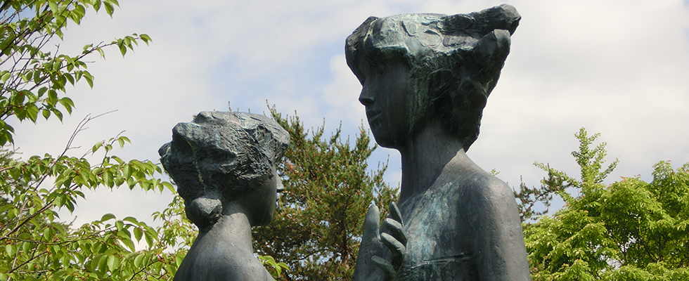 洞爺湖畔の彫刻_峯田敏郎_記念撮影～五月のかたち～