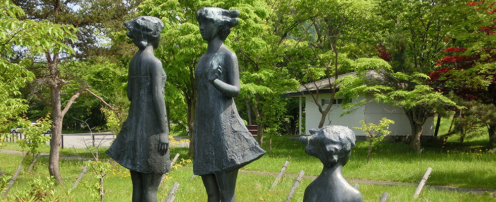 洞爺湖畔の彫刻_峯田敏郎_記念撮影～五月のかたち～