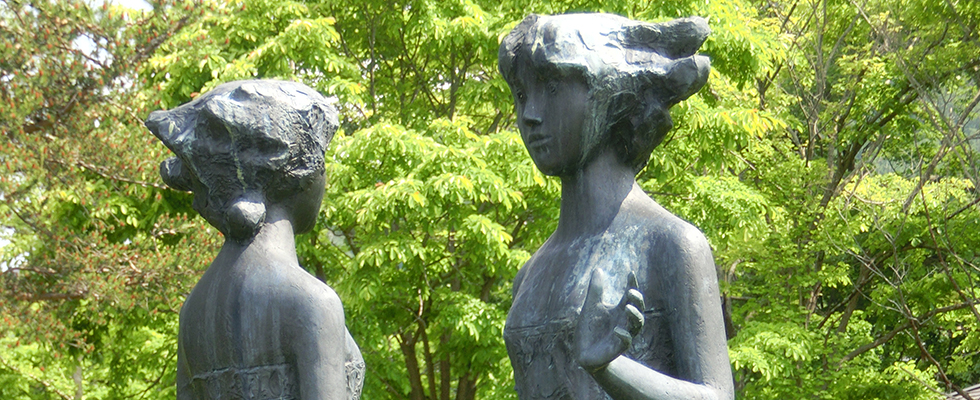 洞爺湖畔の彫刻_峯田敏郎_記念撮影～五月のかたち～