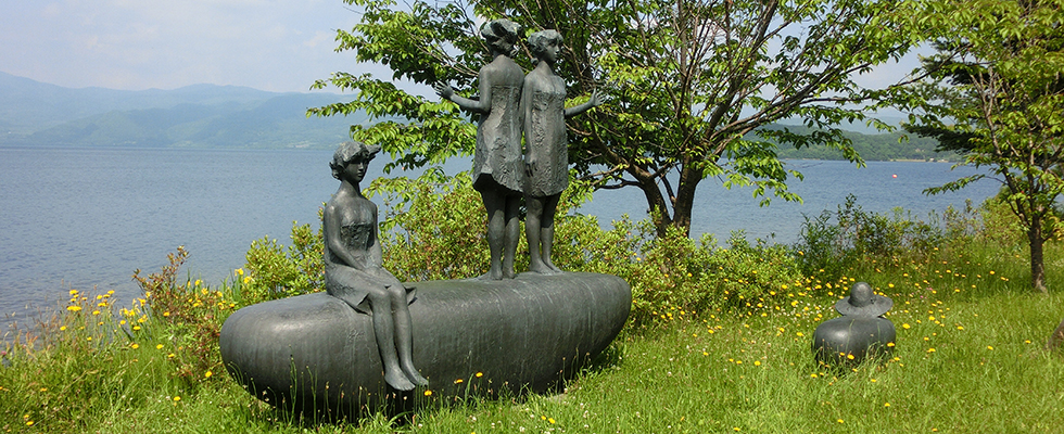 洞爺湖畔の彫刻_峯田敏郎_記念撮影～五月のかたち～