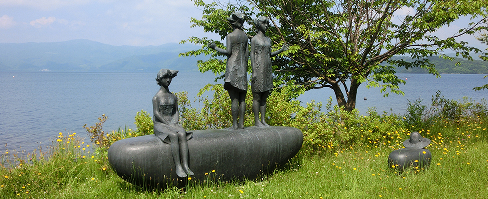 洞爺湖畔の彫刻_峯田敏郎_記念撮影～五月のかたち～