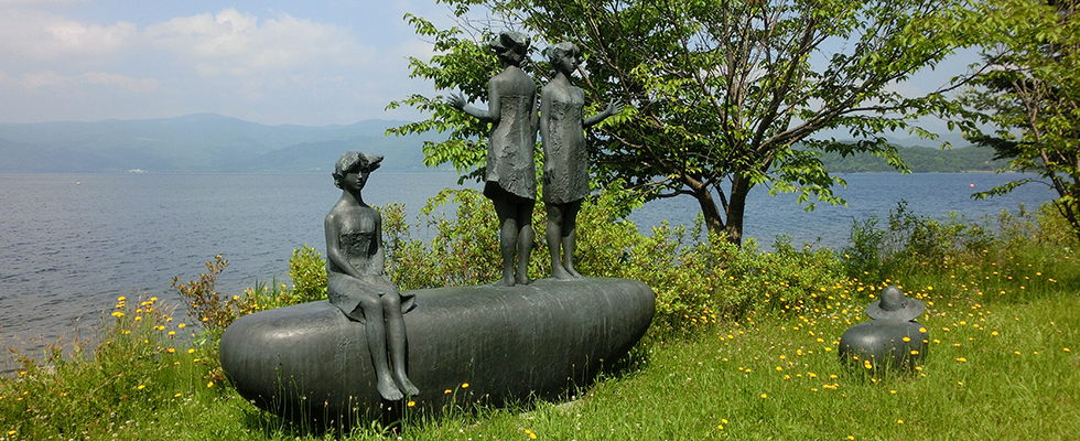 洞爺湖畔の彫刻_峯田敏郎_記念撮影～五月のかたち～