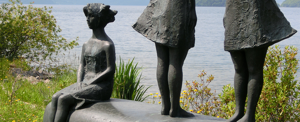 洞爺湖畔の彫刻_峯田敏郎_記念撮影～五月のかたち～